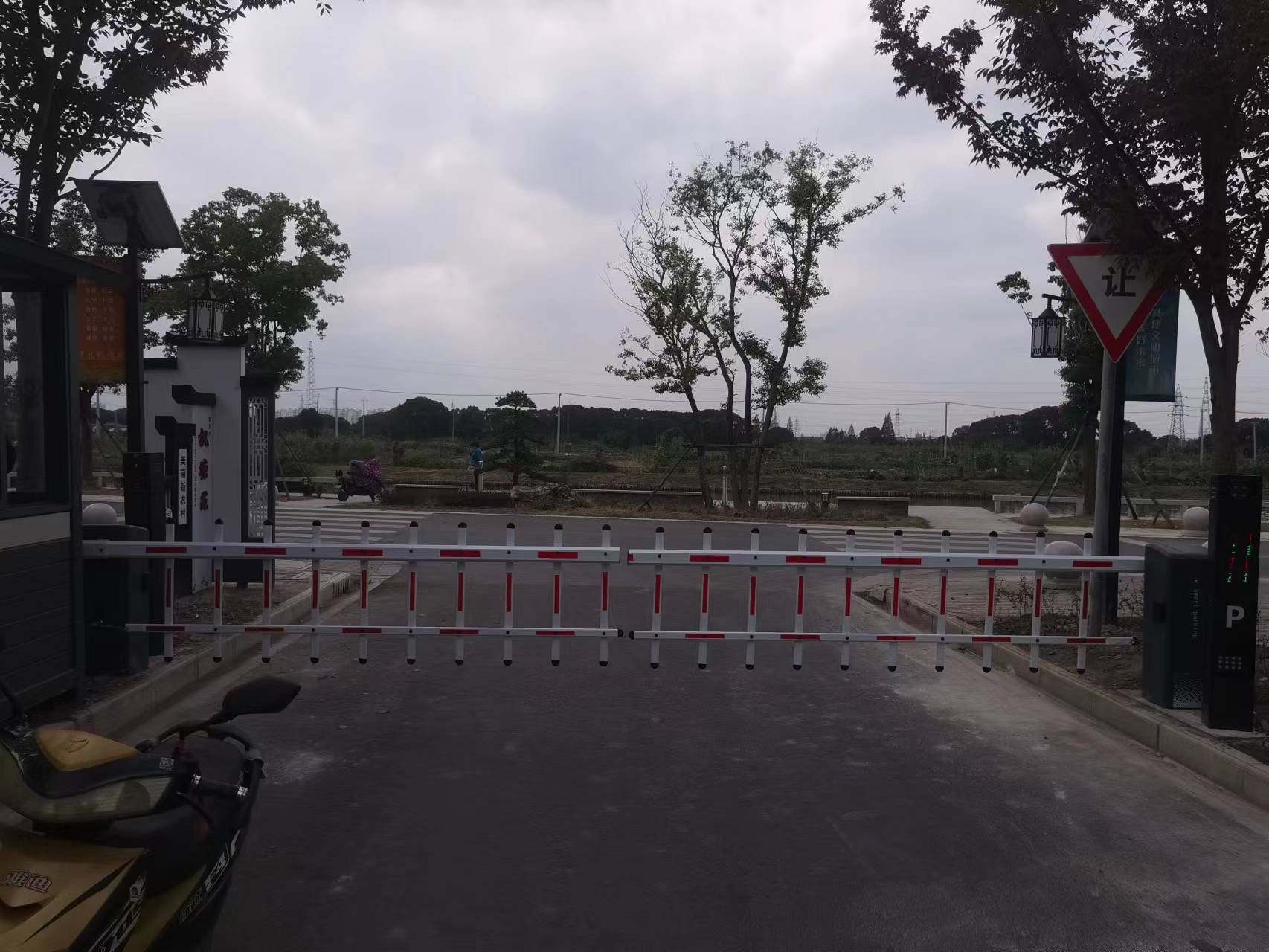 昆山枫塘苑小区智慧出入口安防系统项目