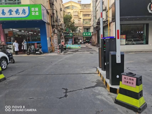 昆山大德世家小区商铺停车场车牌识别道闸系统正式启用