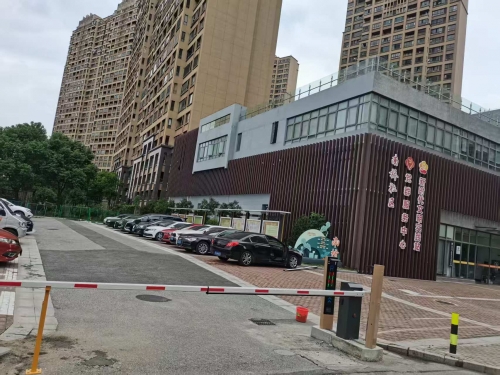 昆山开发区南桥社区停车场改造｜单道闸升级纯云车牌识别停车系统案例