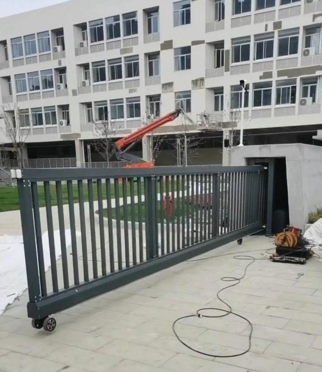 昆山凤栖园中小学东门南大门（苏州畅盈）.jpg